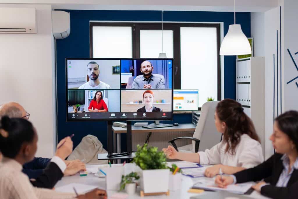 Technologie de visioconférence pour différents formats de salles