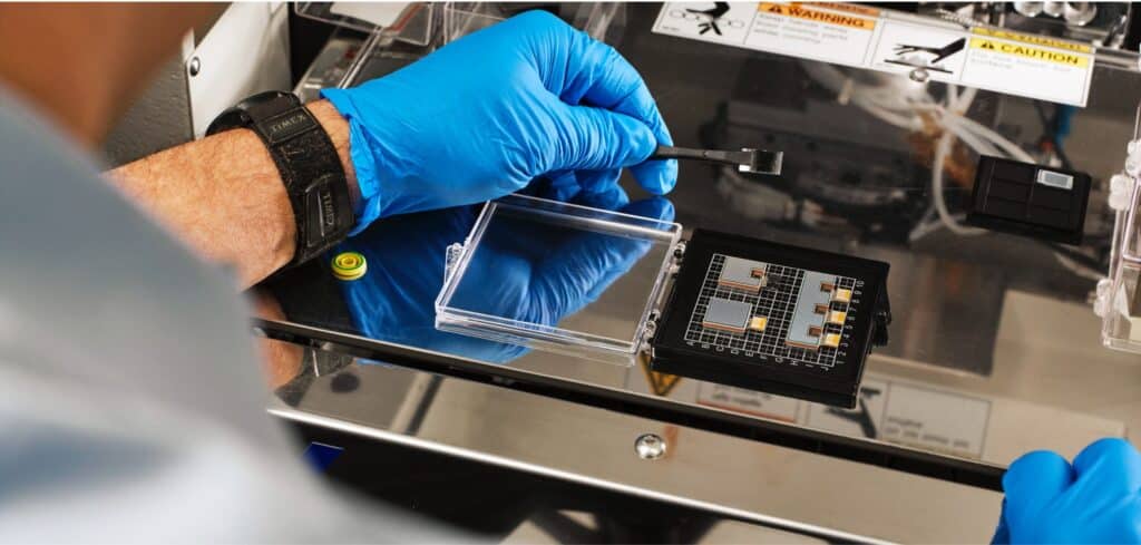 IBM révolutionne l'IA générative avec la technologie optique pour les centres de données