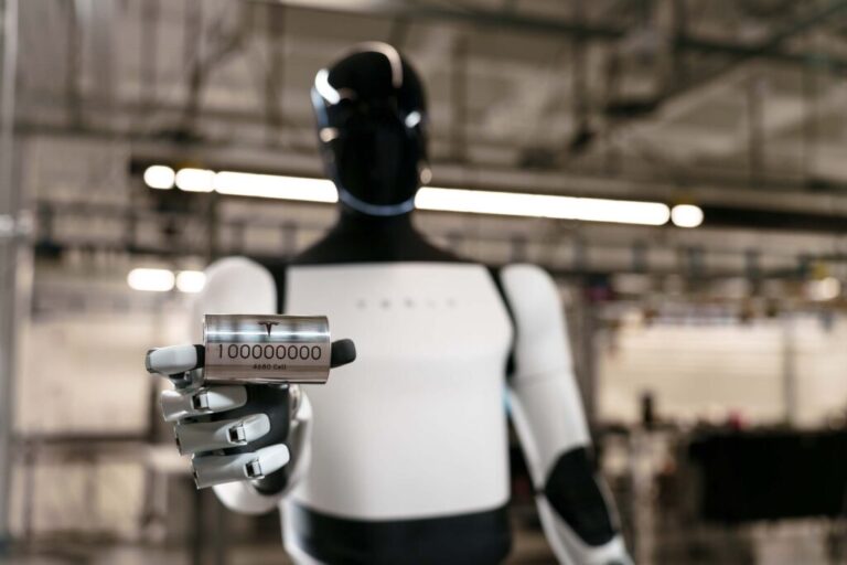 Elon Musk envisage un avenir avec un million de robots Tesla Optimus en production d'ici 2027