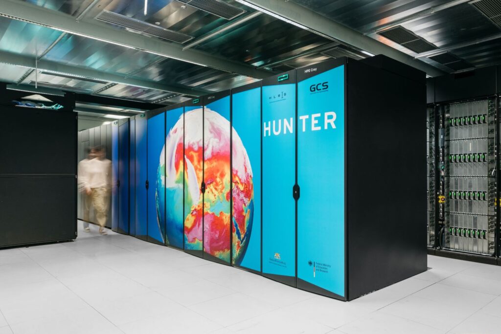 HLRS de Stuttgart inaugure "Hunter", un supercalculateur de pointe pour l'IA et la simulation