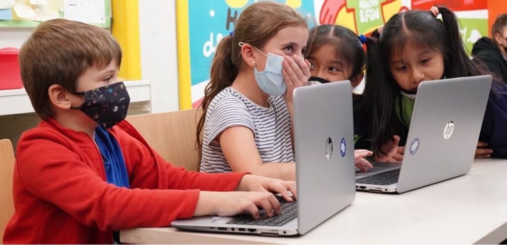 HP HOPE : Technologie pour combler le fossé numérique chez les jeunes les plus déconnectés