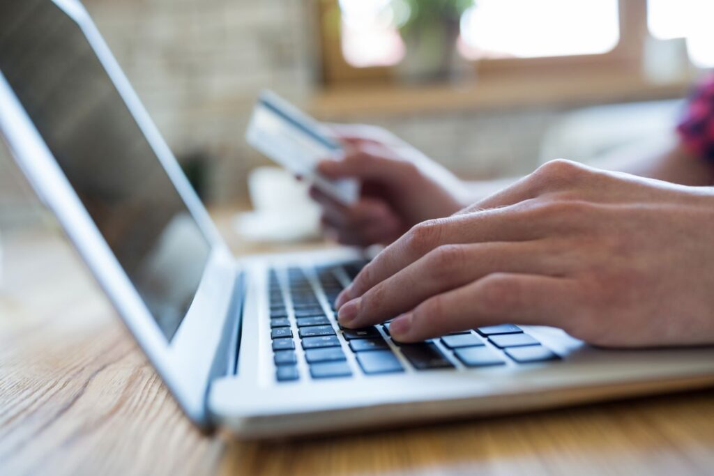 Le volume des paiements en ligne augmente de 181 % en 2024.