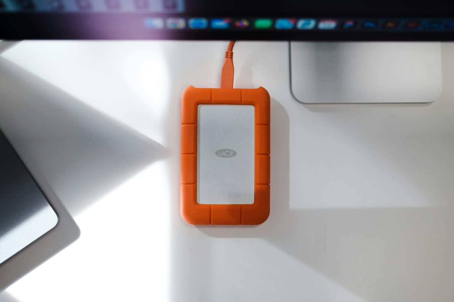Plus de 16 ans des SSD en tant que norme commerciale : La révolution du stockage qui a transformé l'informatique