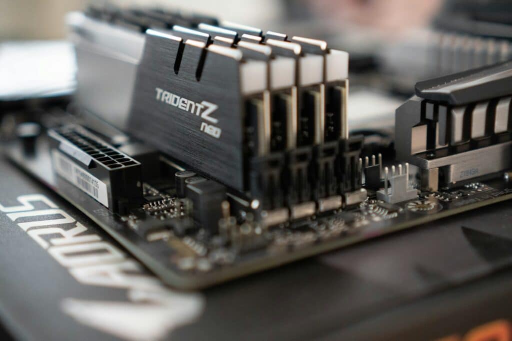 Types de mémoires dans un ordinateur : RAM, ROM, PROM, EPROM et EEPROM