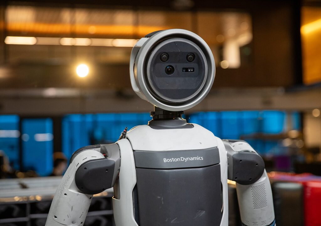 Boston Dynamics renforce son alliance avec NVIDIA pour promouvoir l'intelligence artificielle dans les robots humanoïdes.