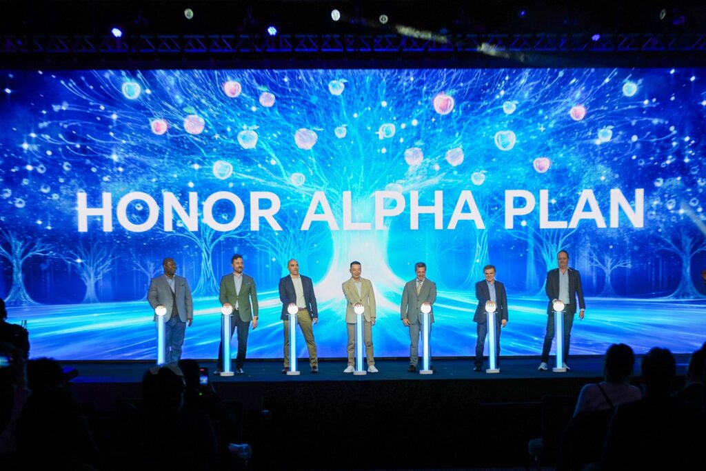 HONOR lance sa stratégie ALPHA PLAN pour diriger l'écosystème des dispositifs avec IA