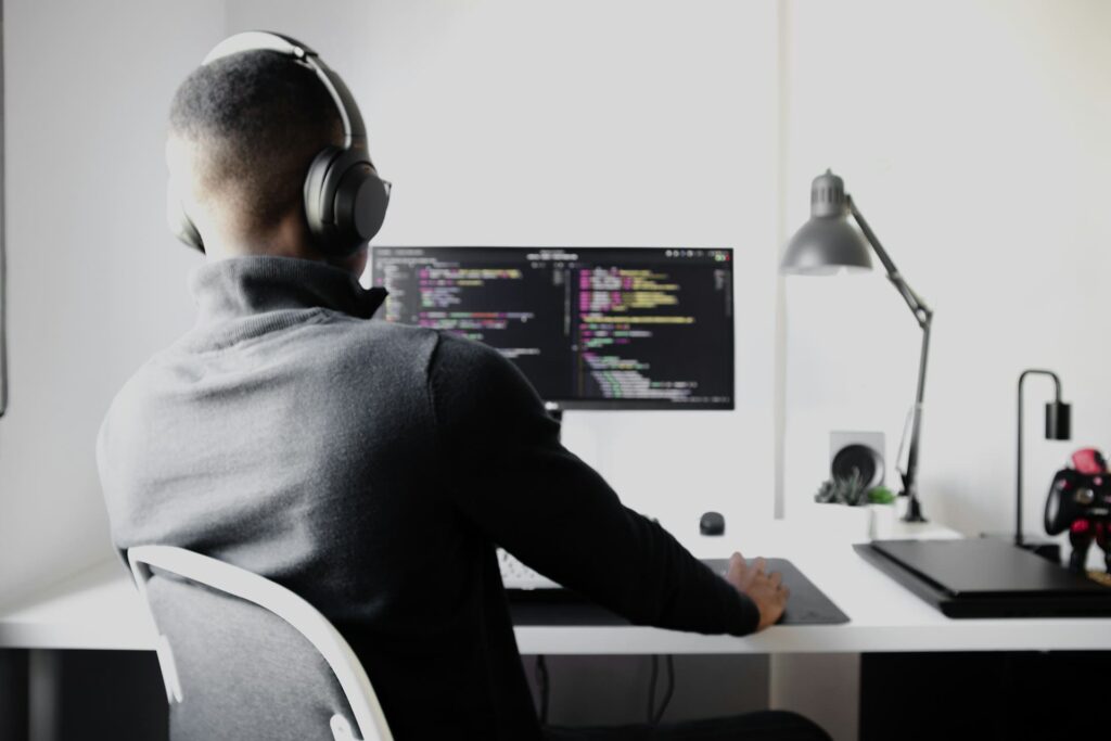 La programmation ne meurt pas : l'intelligence artificielle redéfinit le rôle du développeur
