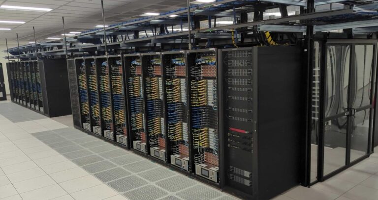 CoreWeave lance des milliers de GPU NVIDIA Blackwell GB200 pour propulser la prochaine génération de modèles d'IA.