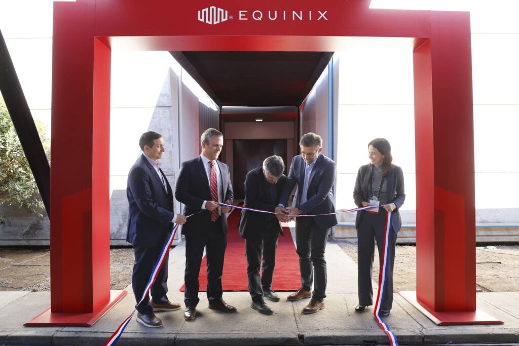 Equinix atteint un jalon au Chili avec l'inauguration du premier centre de données avec refroidissement liquide pour l'IA