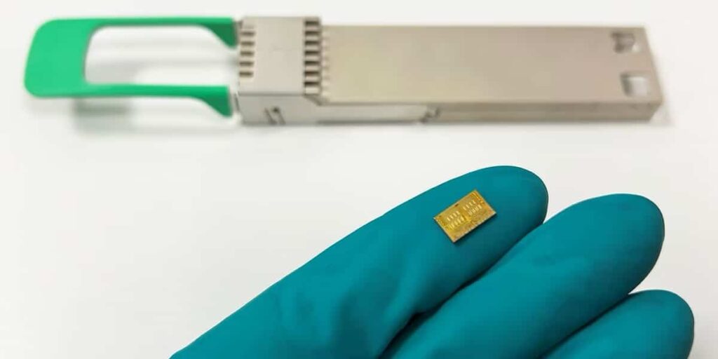 Scintil Photonics présente LEAF Light™, le premier laser multicanal sur une seule puce pour les centres de données IA.