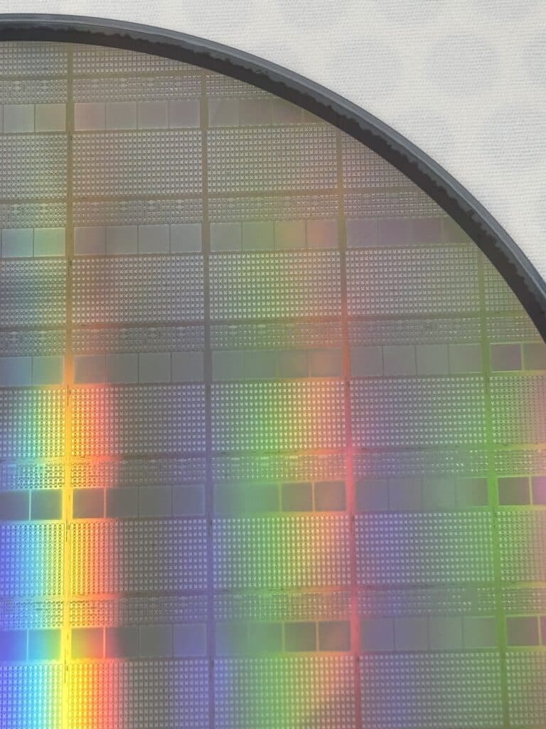 Aledia révolutionne les écrans du futur avec FlexiNOVA, sa plateforme microLED personnalisable