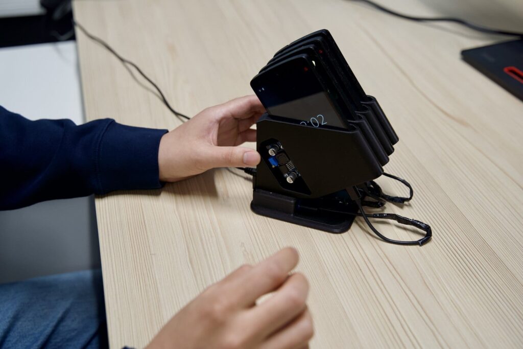 Des chercheurs réutilisent des anciens téléphones portables comme micro-centres de données pour promouvoir l'informatique durable