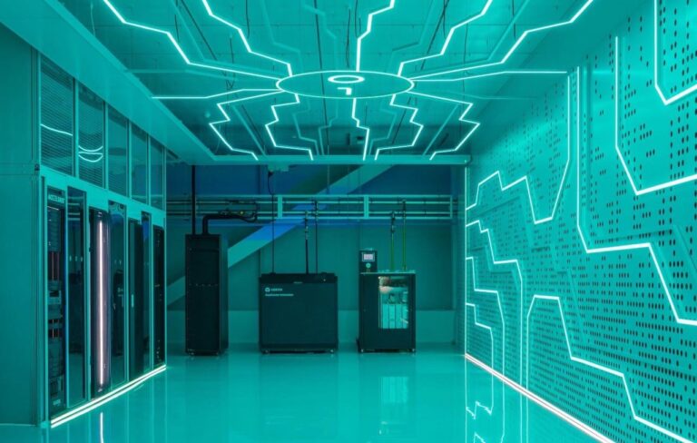 Global Switch inaugure à Londres la première salle de démonstration de refroidissement liquide pour centres de données en Europe.
