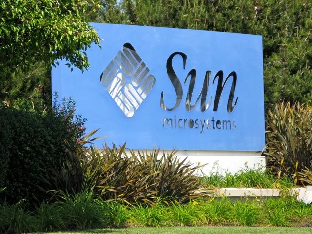 Le panneau de Sun Microsystems au siège de Meta : un miroir du succès… et du déclin
