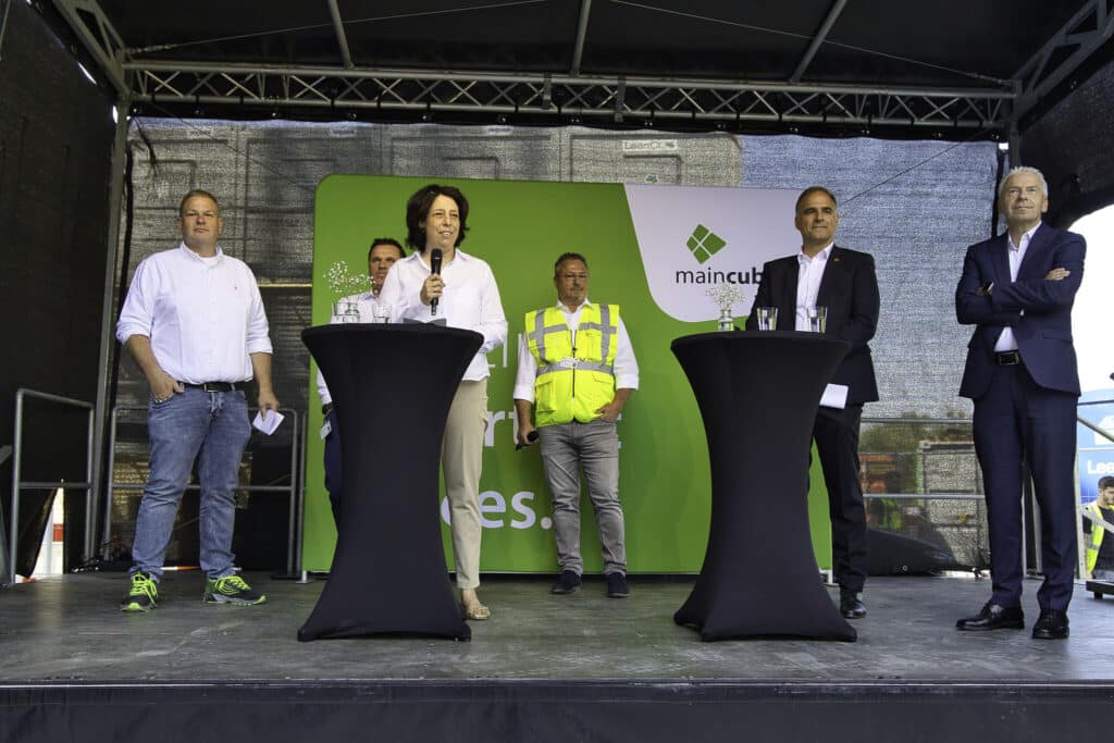 Maincubes avance vers le futur numérique avec la cérémonie de couronnement de FRA03 et l'expansion de son campus BER02 à Berlin.