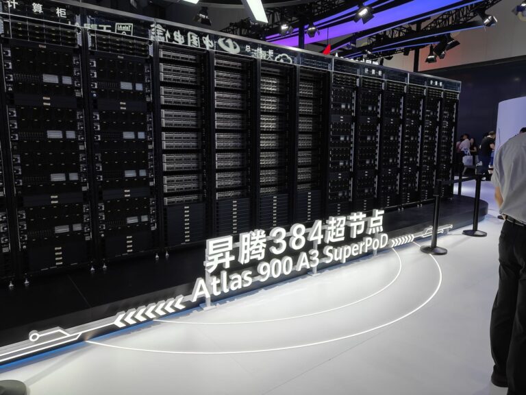 Huawei présente son cluster d'intelligence artificielle CloudMatrix 384 et défie NVIDIA avec le double de performance en FP16