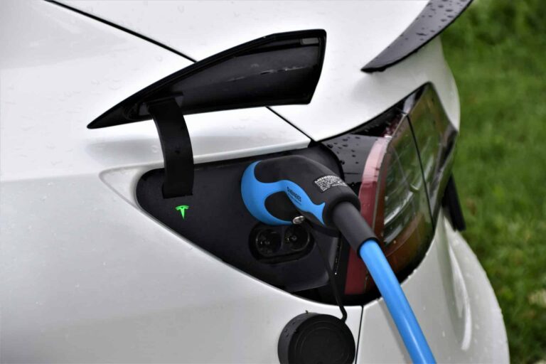 Huawei étonne avec une batterie à état solide promettant 3 000 km d'autonomie et une charge en cinq minutes