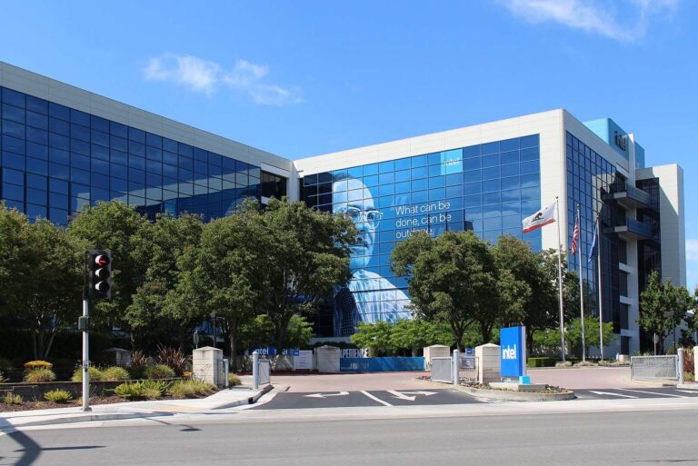 Intel mène la reprise boursière du secteur des semi-conducteurs après l'indication d'une baisse des taux par la Fed