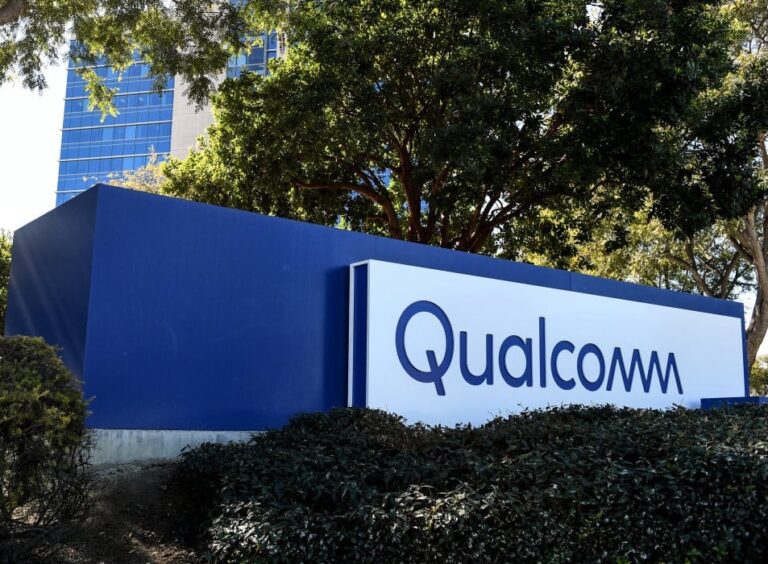 Qualcomm renforce son engagement en l'IA en périphérie et établit de nouveaux records dans l'automobile et l'IoT au troisième trimestre fiscal 2025