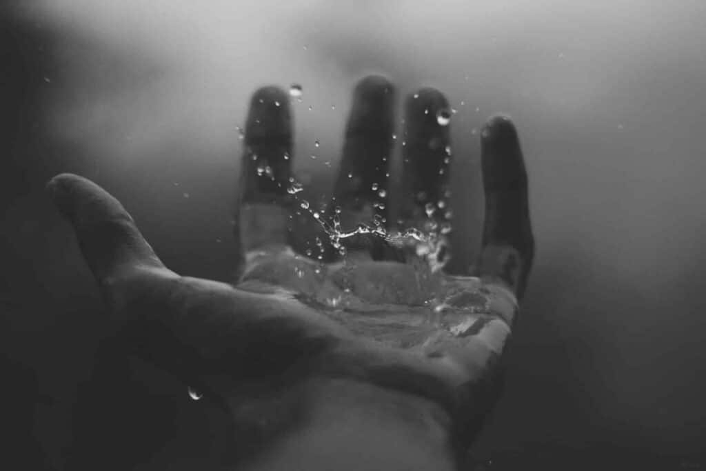 Supprimer les e-mails pour économiser de l'eau : la proposition du Royaume-Uni qui ouvre le débat sur l'empreinte hydrique numérique