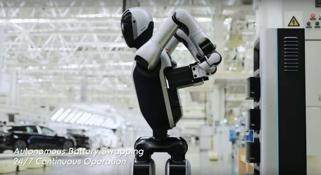 Walker S2 défie le robot Optimus de Tesla avec une autonomie ininterrompue grâce à l'échange de batteries