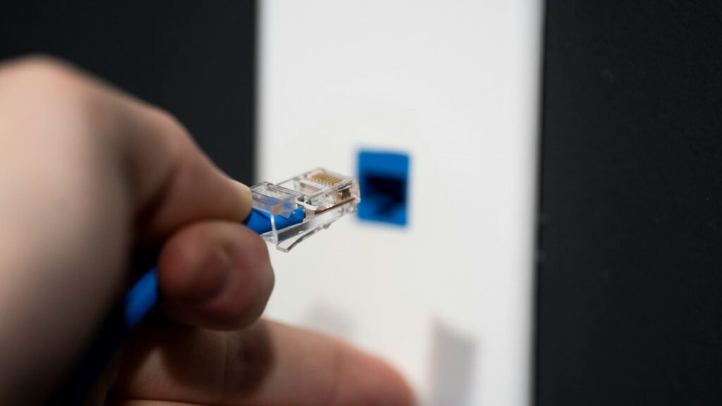 Du coaxial à RJ45 : pourquoi revenir au câble Ethernet est la meilleure décision pour votre maison intelligente