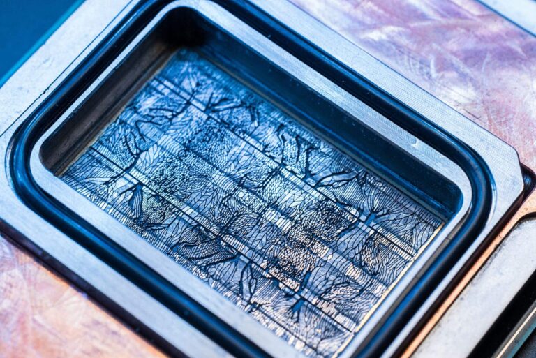 Microfluides à l'intérieur du silicium : Microsoft teste un refroidissement « trois fois meilleur » que les plaques froides pour la prochaine vague de puces IA