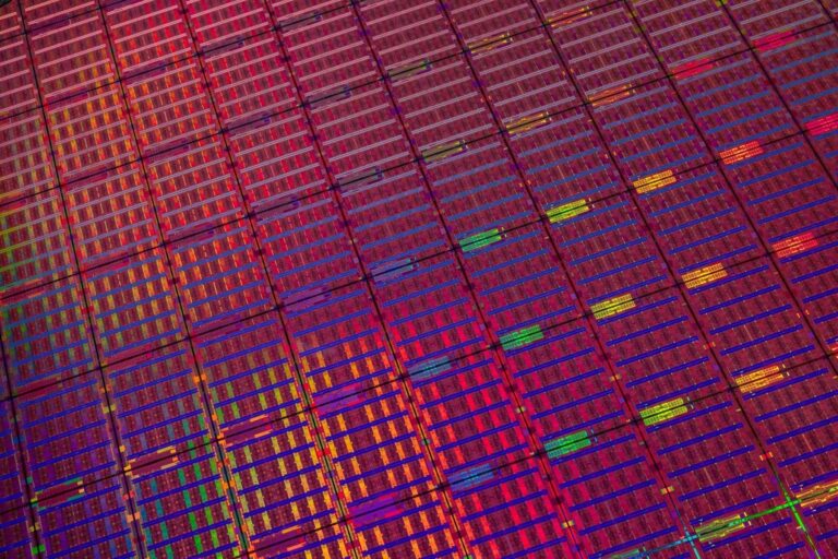 Intel et SoftBank s'associent pour créer une « nouvelle HBM » : telle est la mise sur Z-Angle Memory (ZAM)