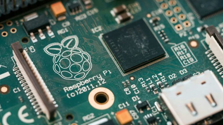 La pénurie de mémoire par l'IA fait grimper les prix des Raspberry Pi : le modèle de 16 Go atteint 205 dollars