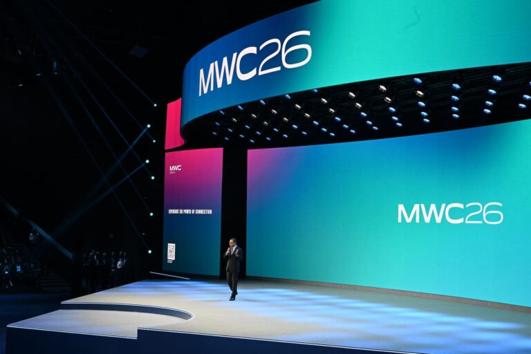 MWC 2026 démarre à Barcelone avec un message clair : compléter la 5G, stimuler l'IA et renforcer la sécurité numérique