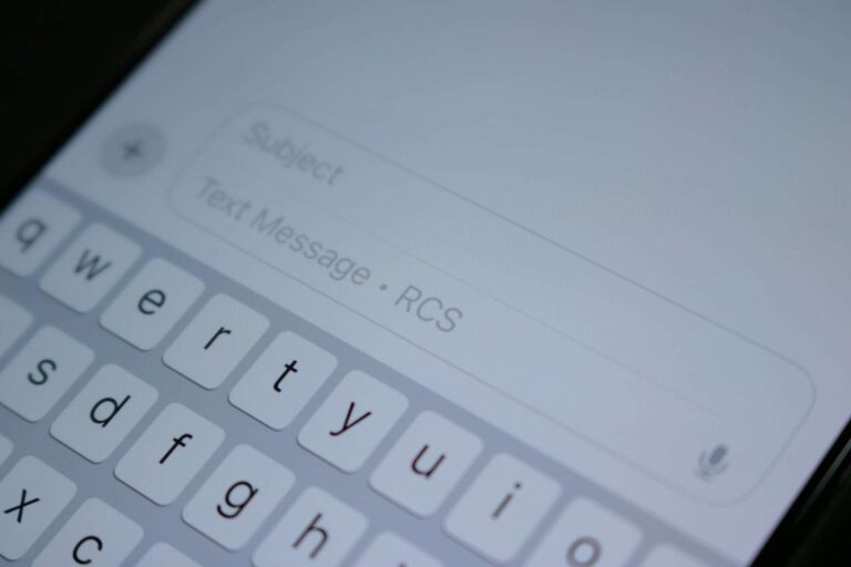 RCS Universal Profile 4.0 est désormais officiel : comment se compare au SMS, aux versions précédentes de RCS et à WhatsApp