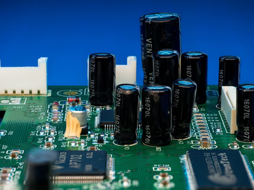 L'IA commence à augmenter le coût d'un autre composant invisible : les condensateurs