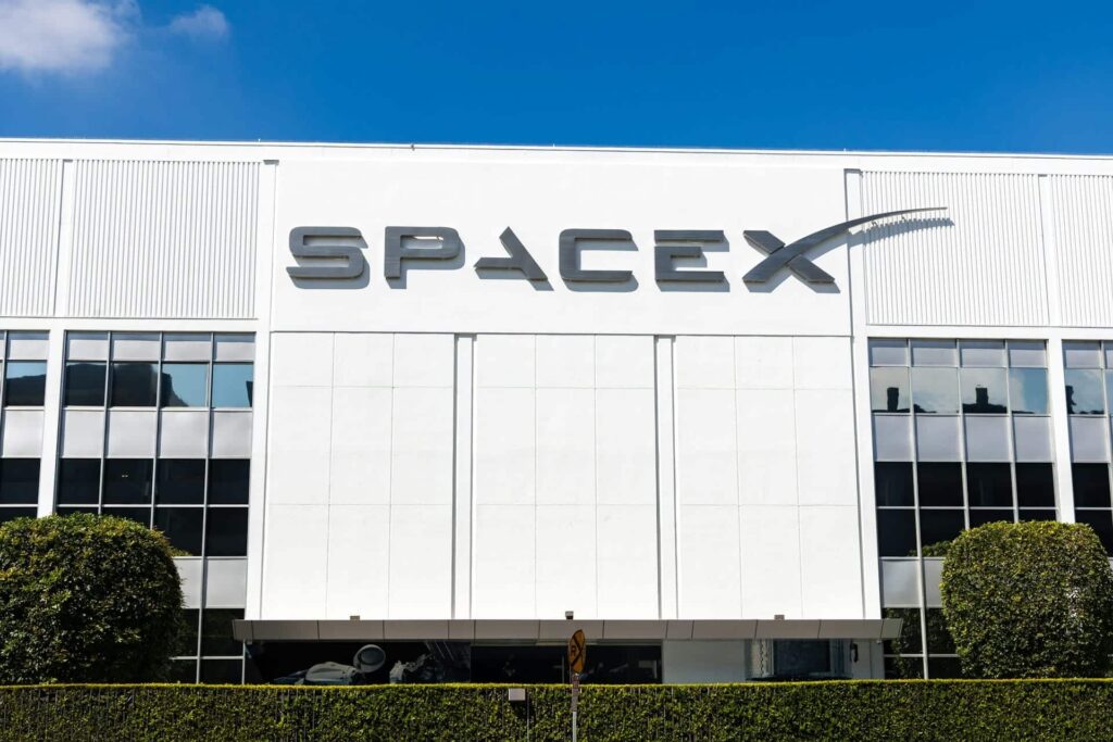 Musk nie le dispositif d'IA de SpaceX, mais l'idée ne disparaît pas 7 SpaceX et la souveraineté : le risque de privatiser la nouvelle frontière