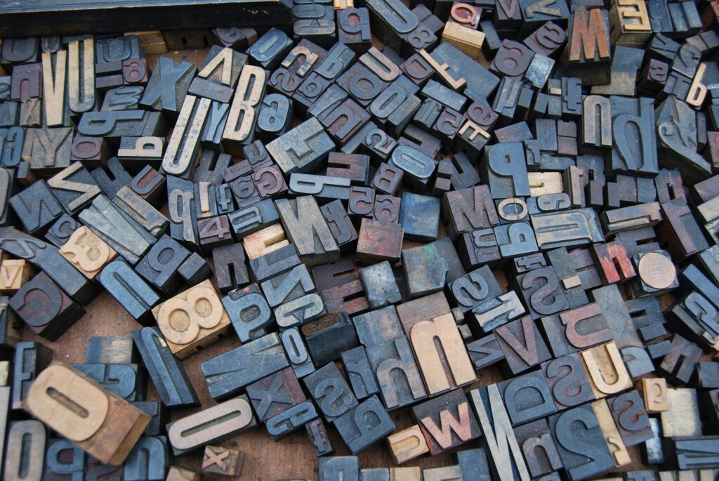 L'alphabet comme technologie : l'interface humaine que l'IA ne peut pas complètement reproduire