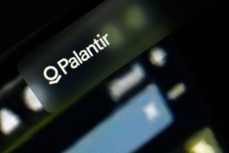 Palantir met l'intelligence artificielle en première ligne : découvrez ses centres de données mobiles pour les opérations militaires