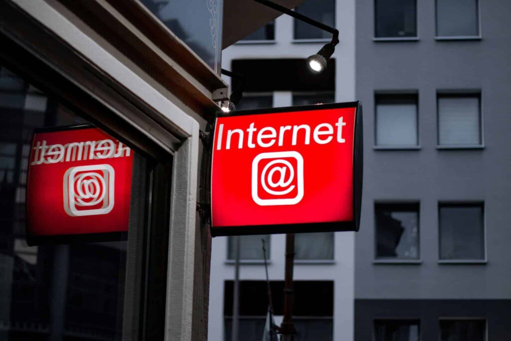 6 enregistrements en 1985 passant à 166 millions