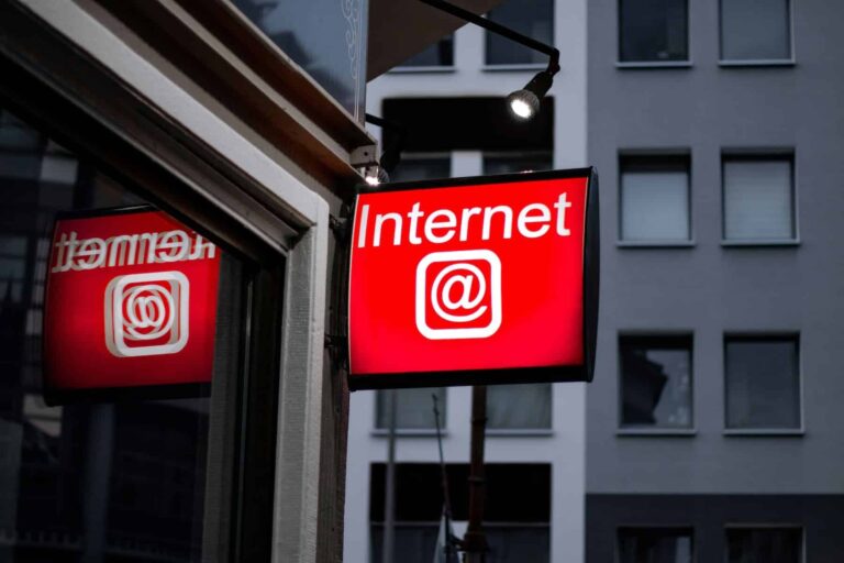 6 enregistrements en 1985 passant à 166 millions