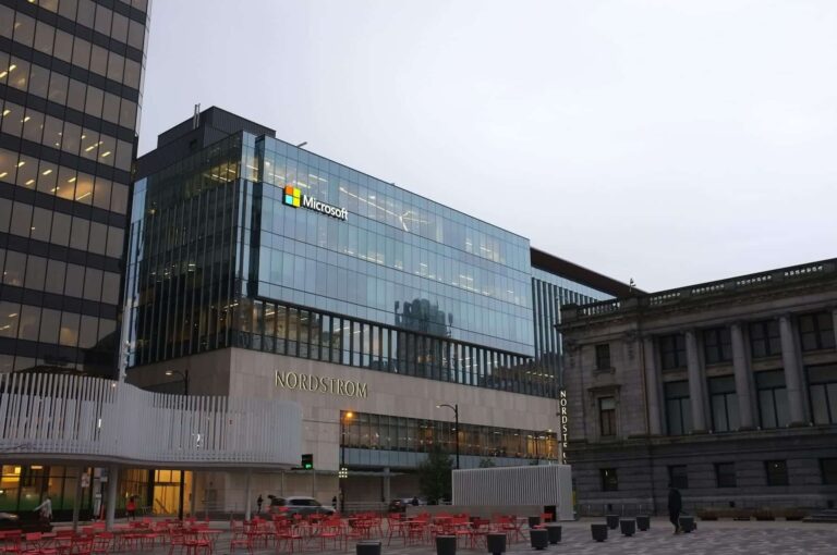 Un adolescent trouve un accès à une base de données de Microsoft avec 17 billions de lignes