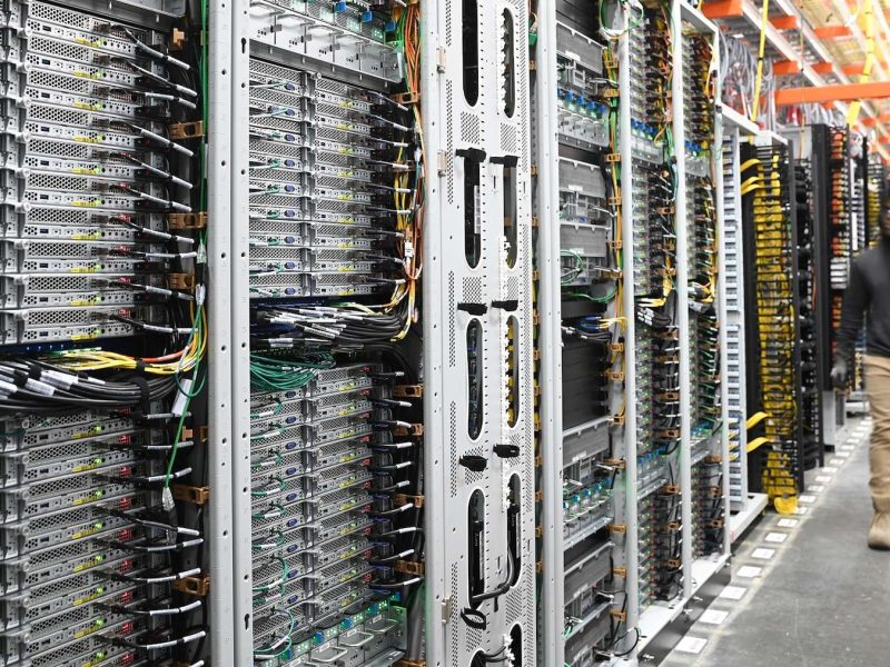 AWS occupe déjà 5,28 millions de m² entre centres de données et bureaux