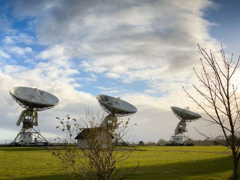 Amazon Kuiper active sa première station terrestre en Espagne : Santander devient un pilier de son internet par satellite face à Starlink