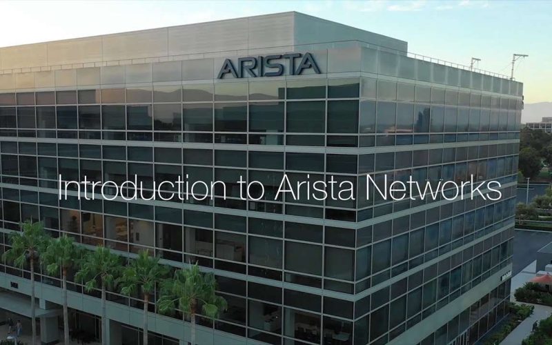 Arista présente la série R4 : 800G en grande, HyperPorts de 3,2 Tb/s et chiffrement par port pour les centres de données et l'IA