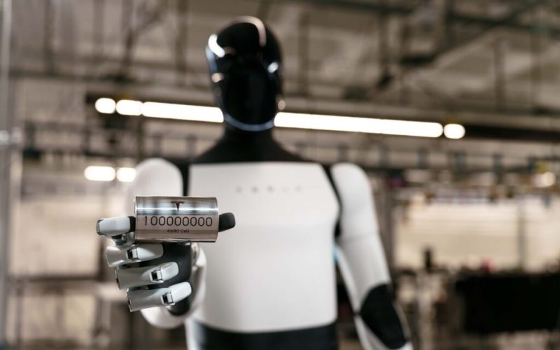 Elon Musk envisage un avenir avec un million de robots Tesla Optimus en production d'ici 2027