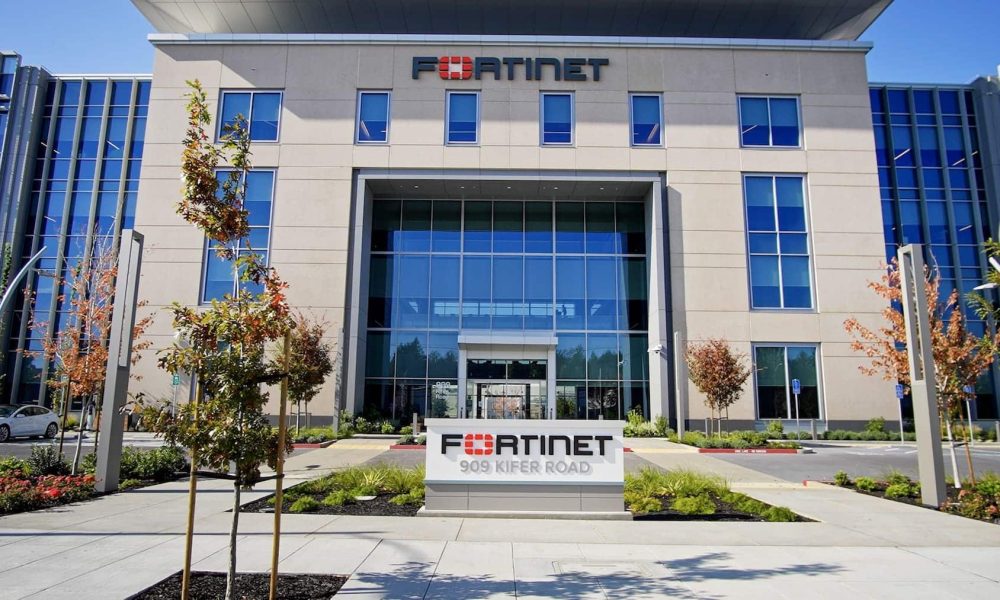Fortinet désactive le SSO de FortiCloud après une vulnérabilité zéro-day : la faille qui transforme l'identité cloud en "clé maîtresse"