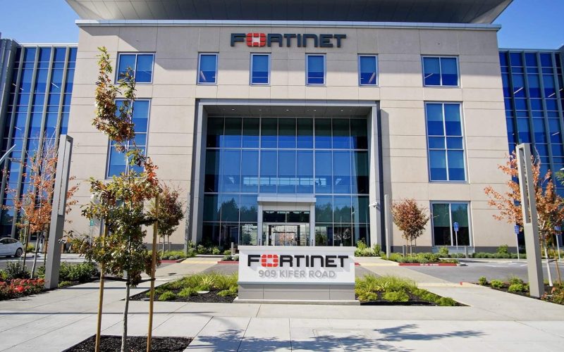 Fortinet renforce son SecOps avec FortiSOC, une IA agissante et un contrôle accru des endpoints