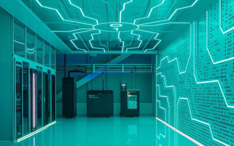 Global Switch inaugure à Londres la première salle de démonstration de refroidissement liquide pour centres de données en Europe.