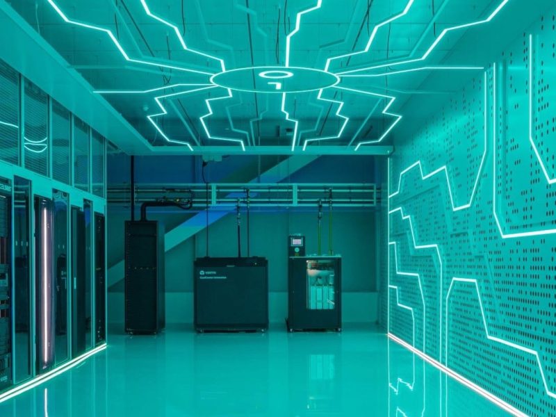 Global Switch inaugure à Londres la première salle de démonstration de refroidissement liquide pour centres de données en Europe.