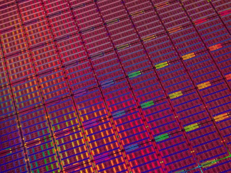 Imperial College London mise sur Intel Xeon 6 et Lenovo Neptune pour son nouveau superordinateur HX2, plus puissant et durable.