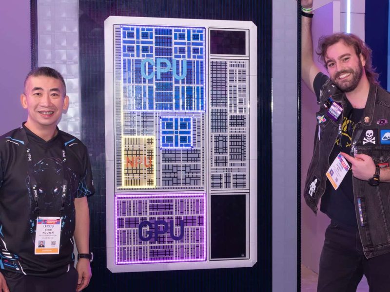 Intel transforme un processeur en une œuvre d'art avec 42 000 LEGO au CES 2026