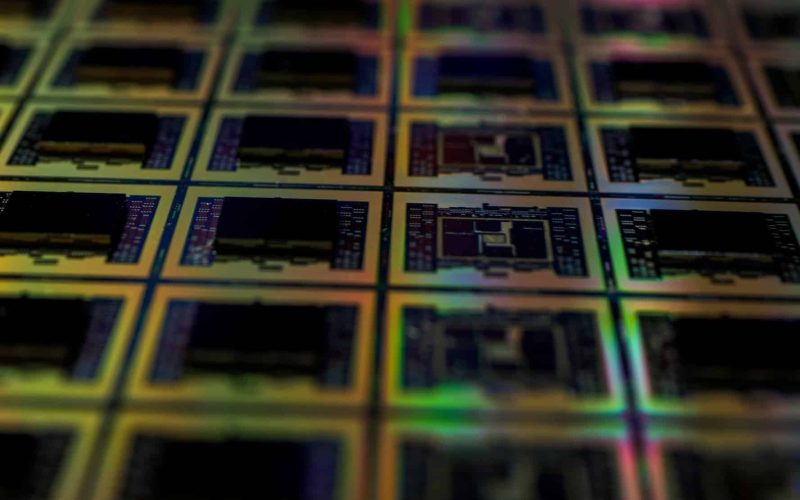 L'IA pousse le secteur des puces vers le « billion » : Omdia prévoit un record historique en 2026