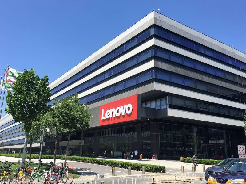 Lenovo lance des solutions « prêtes pour l'IA » qui simplifient l'informatique des PME : packs validés, consommation flexible et déploiements 30 % plus rapides